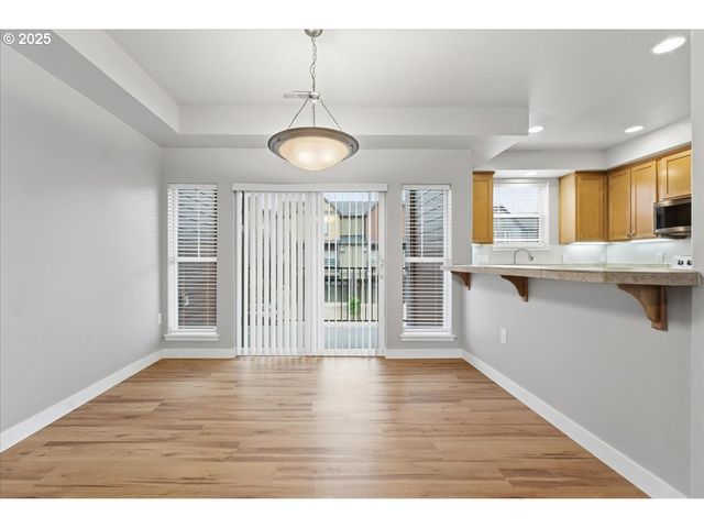 10835 Sw HUNTINGTON Ave, Portland, OR 97223