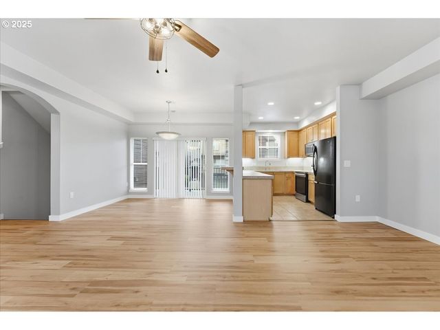 10835 Sw HUNTINGTON Ave, Portland, OR 97223