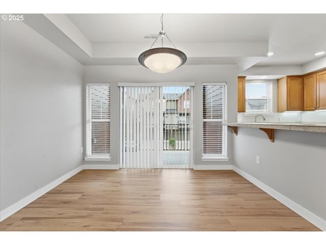 10835 Sw HUNTINGTON Ave, Portland, OR 97223