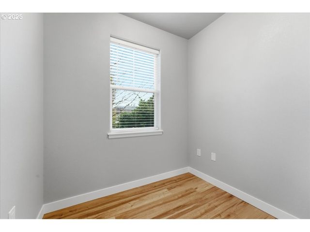 10835 Sw HUNTINGTON Ave, Portland, OR 97223