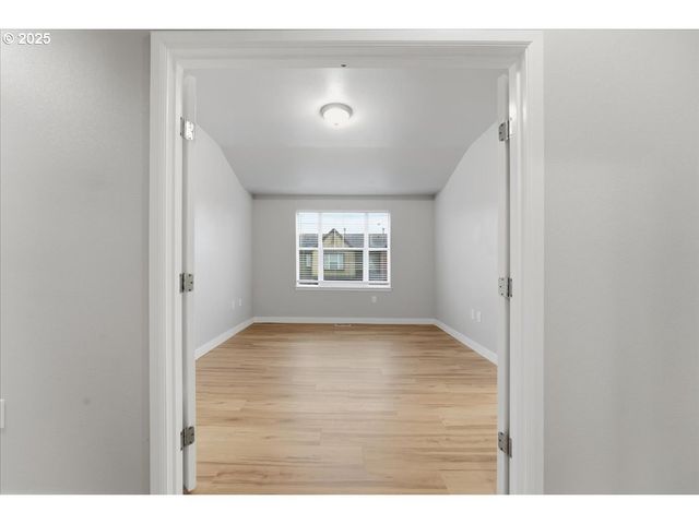 10835 Sw HUNTINGTON Ave, Portland, OR 97223