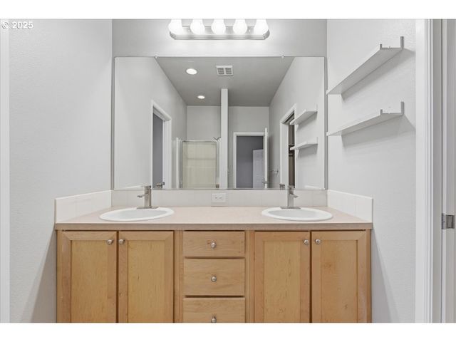 10835 Sw HUNTINGTON Ave, Portland, OR 97223