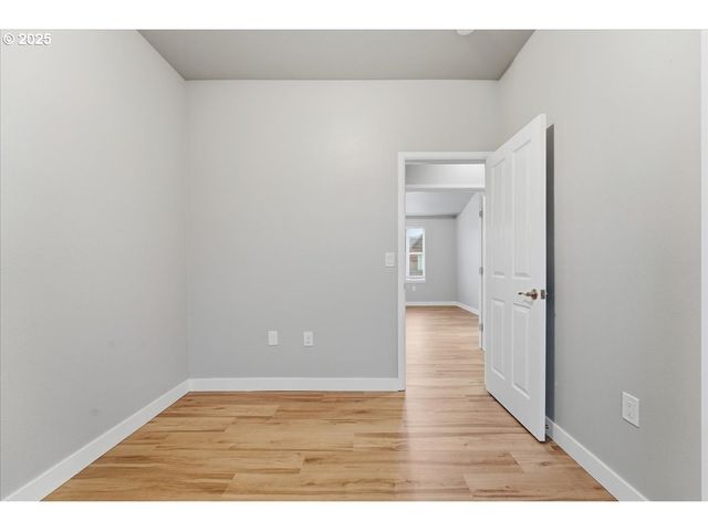 10835 Sw HUNTINGTON Ave, Portland, OR 97223