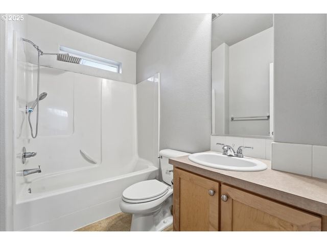 10835 Sw HUNTINGTON Ave, Portland, OR 97223