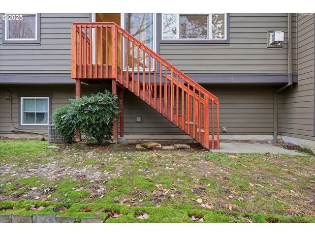 10835 Sw HUNTINGTON Ave, Portland, OR 97223