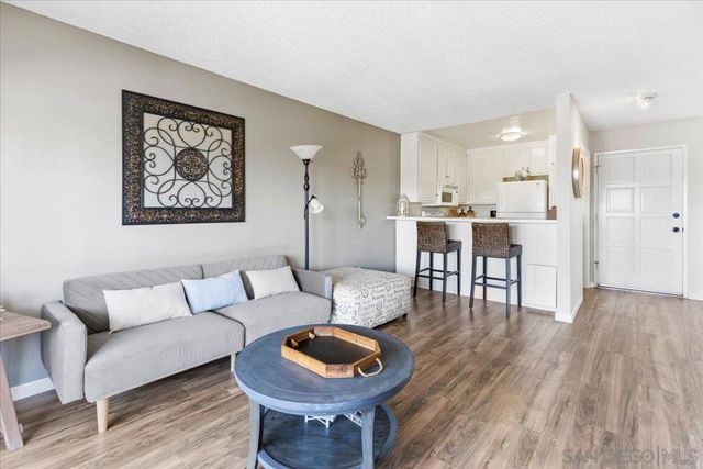 6924 Hyde Park Dr 104, San Diego, CA 92119
