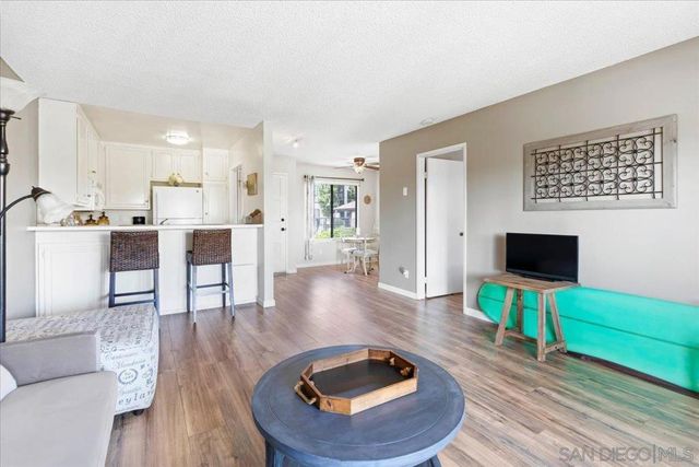 6924 Hyde Park Dr 104, San Diego, CA 92119
