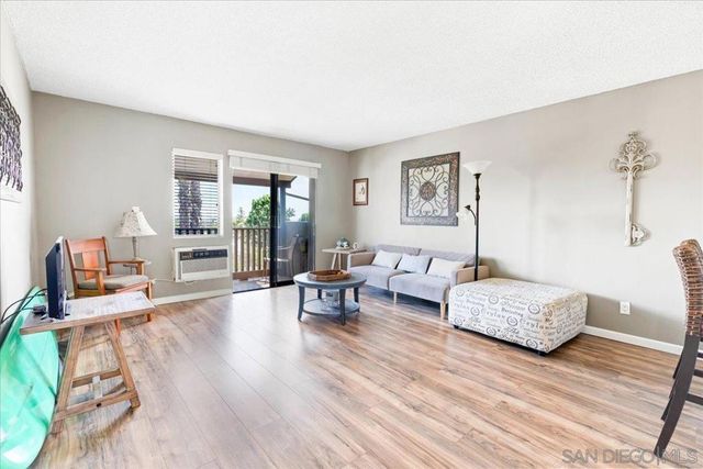 6924 Hyde Park Dr 104, San Diego, CA 92119