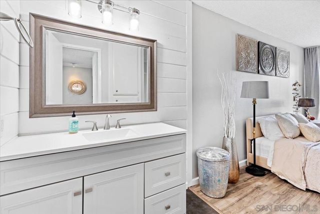 6924 Hyde Park Dr 104, San Diego, CA 92119