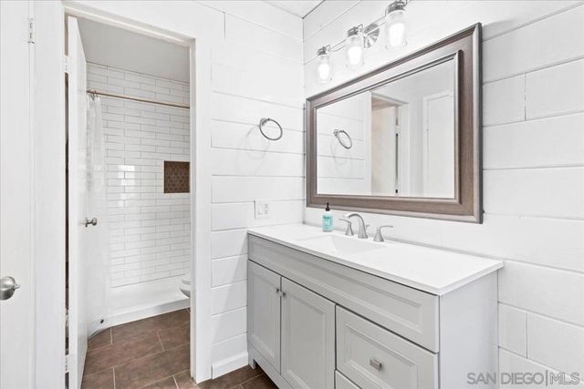 6924 Hyde Park Dr 104, San Diego, CA 92119