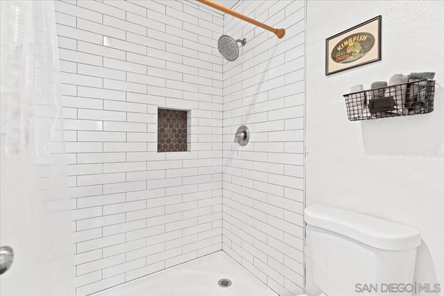 6924 Hyde Park Dr 104, San Diego, CA 92119