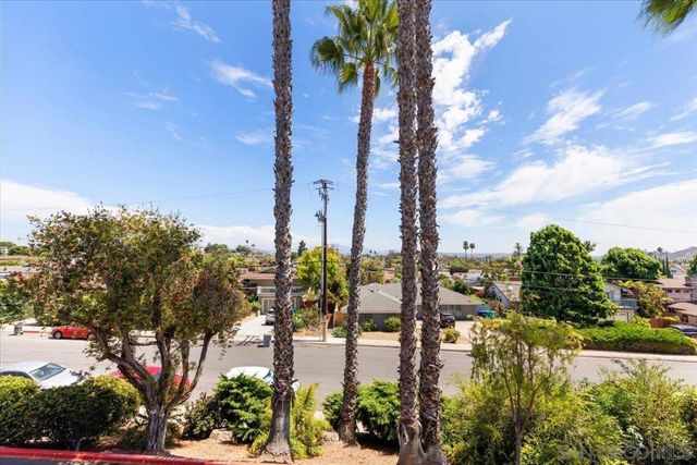 6924 Hyde Park Dr 104, San Diego, CA 92119