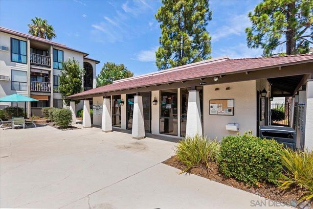6924 Hyde Park Dr 104, San Diego, CA 92119