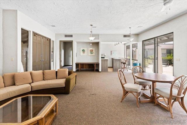 6924 Hyde Park Dr 104, San Diego, CA 92119