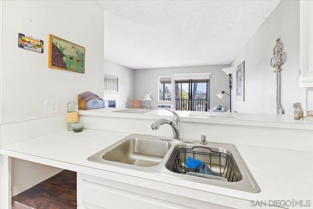 6924 Hyde Park Dr 104, San Diego, CA 92119