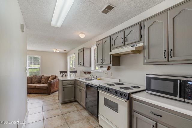 3590 Shady Oaks Drive, Olive Branch, MS 38654