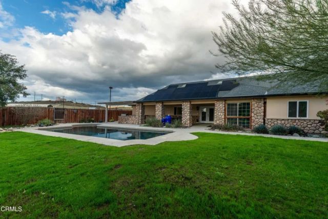 102 Anna Lane, Bakersfield, CA 93308