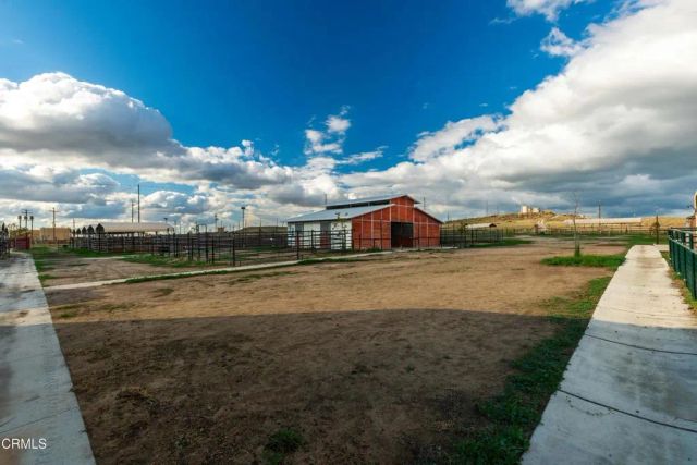 102 Anna Lane, Bakersfield, CA 93308