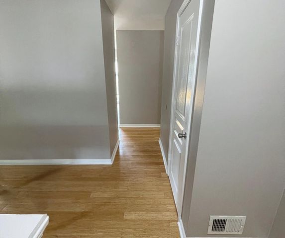 546 LANDMEIER Road, Elk Grove Village, IL 60007