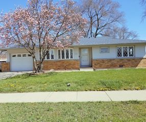 546 LANDMEIER Road, Elk Grove Village, IL 60007
