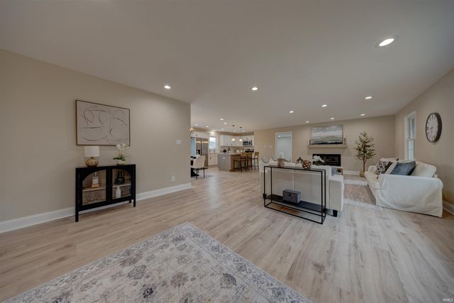 630 E Main Street, Newburgh, IN 47630