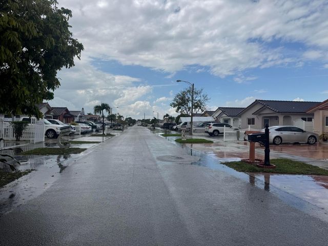 2446 W 70th Place, Hialeah, FL 33016