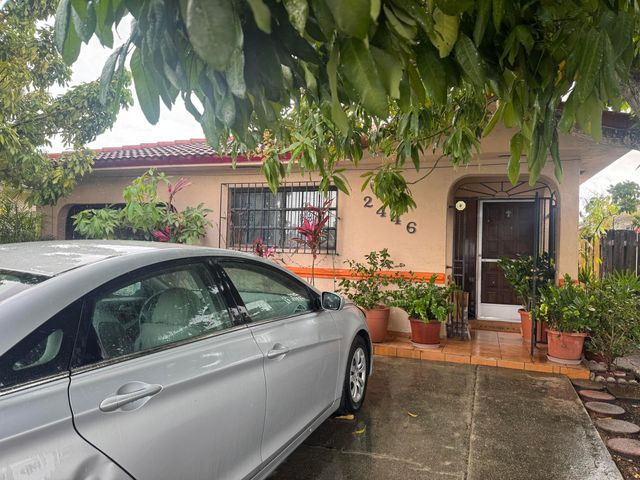 2446 W 70th Place, Hialeah, FL 33016