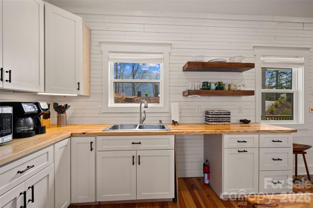 823 Silverstone Drive, Hendersonville, NC 28792