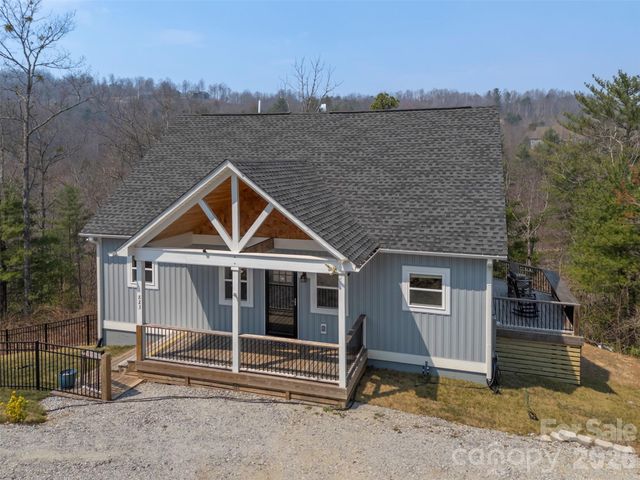 823 Silverstone Drive, Hendersonville, NC 28792