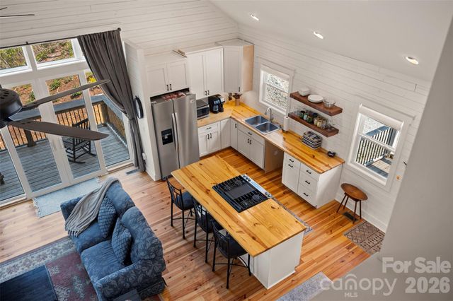 823 Silverstone Drive, Hendersonville, NC 28792