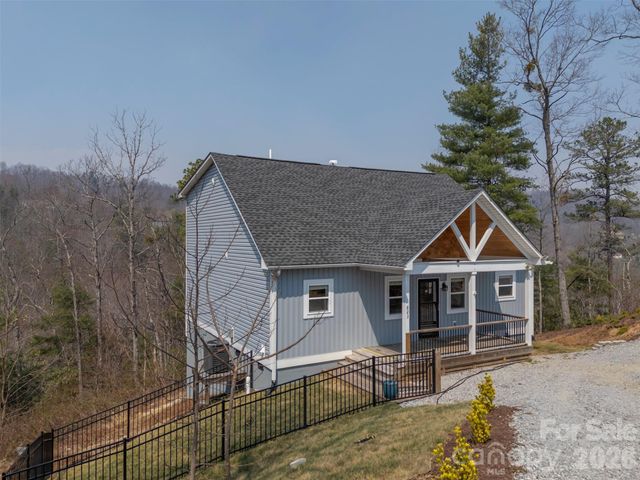 823 Silverstone Drive, Hendersonville, NC 28792