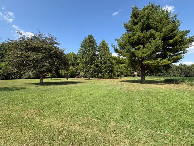 167 Robinson Ln, Westmoreland, TN 37186