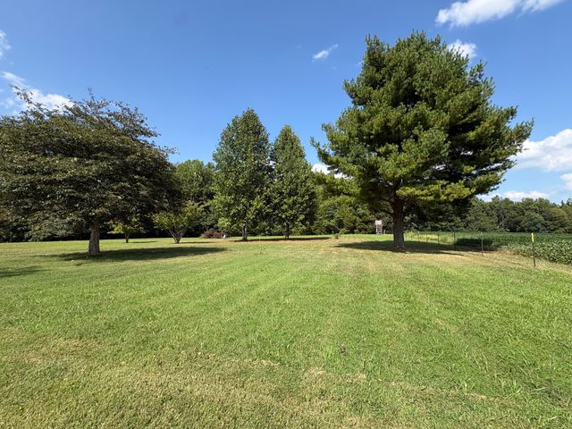167 Robinson Ln, Westmoreland, TN 37186