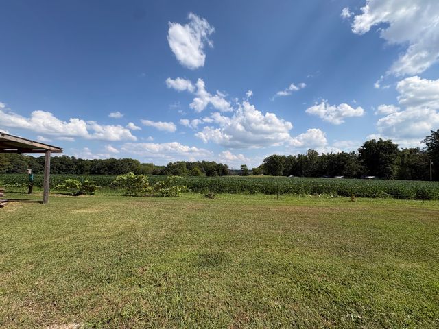 167 Robinson Ln, Westmoreland, TN 37186