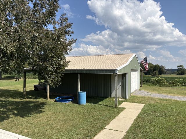 167 Robinson Ln, Westmoreland, TN 37186
