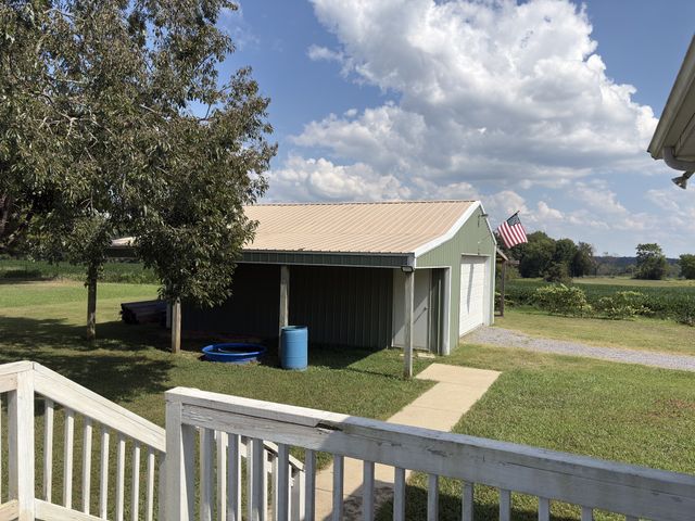 167 Robinson Ln, Westmoreland, TN 37186