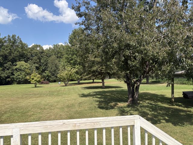 167 Robinson Ln, Westmoreland, TN 37186