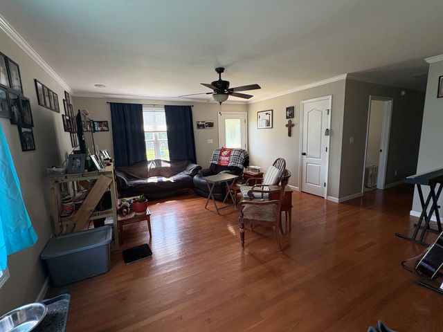 167 Robinson Ln, Westmoreland, TN 37186
