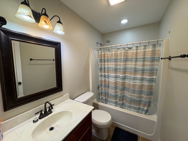 167 Robinson Ln, Westmoreland, TN 37186