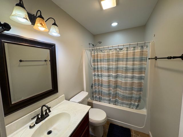 167 Robinson Ln, Westmoreland, TN 37186