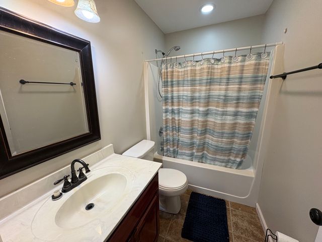 167 Robinson Ln, Westmoreland, TN 37186