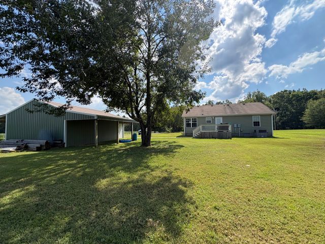 167 Robinson Ln, Westmoreland, TN 37186