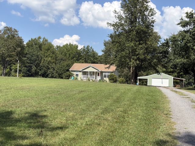 167 Robinson Ln, Westmoreland, TN 37186