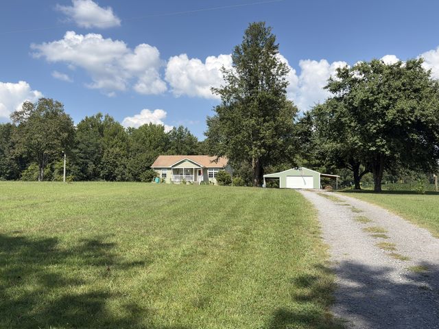 167 Robinson Ln, Westmoreland, TN 37186