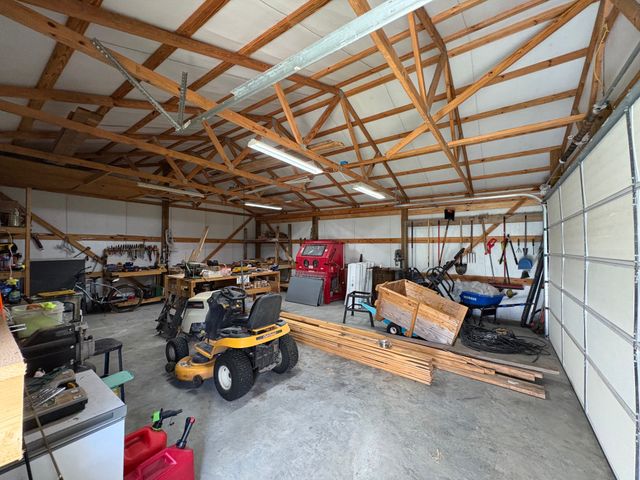 167 Robinson Ln, Westmoreland, TN 37186