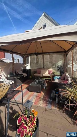 157 W 4th Street, Bayonne, NJ 07002