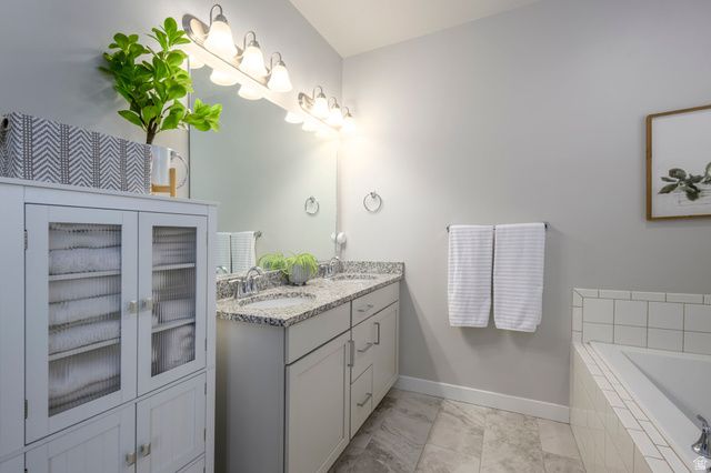 5079 W SPLIT ROCK DR, South Jordan, UT 84009