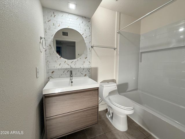 312 W LAGUNA Drive, Tempe, AZ 85282
