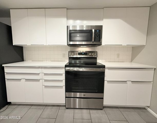 312 W LAGUNA Drive, Tempe, AZ 85282