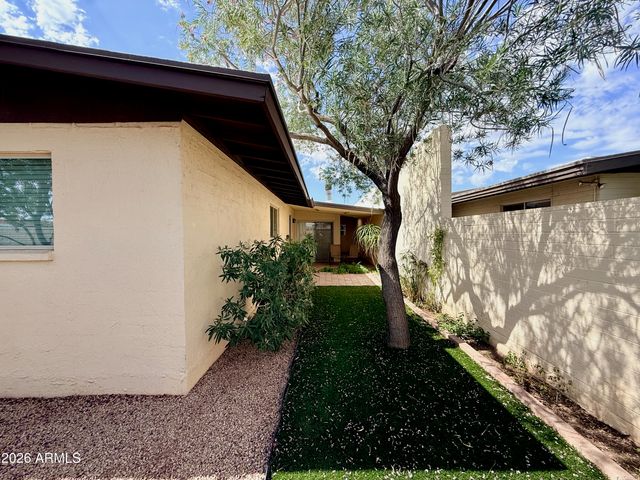 312 W LAGUNA Drive, Tempe, AZ 85282